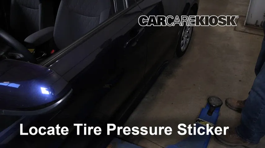 2021 Toyota Corolla LE 1.8L 4 Cyl. Pneus et roues Vérifier la pression des pneus